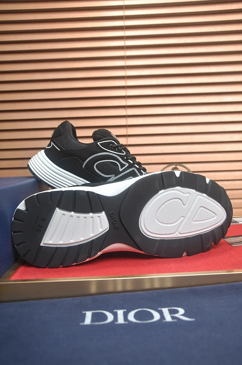 Men's men's shoes 💰: 500💶 (top original order) Brand: Dior (Dior) Standard code: Men's code 38-44 (45 customized) Grade: Same as the official website Material: Top original cowhide spliced ​​together Original wear-resistant and lightweight outsole Style category: Fashionable casual shoes Distinguished luxury brand elements top luxury Color: Actual picture color